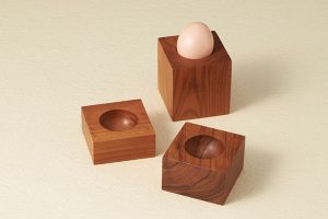 日曜雑貨『Cube（キューブ）』―チーク無垢材の、静かな存在感―